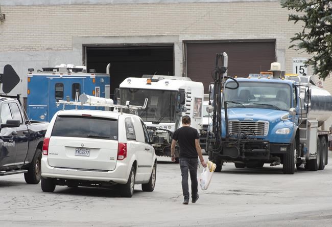 Montreal blue-collar workers allege systemic racism on the job, seek compensation | iNFOnews.ca