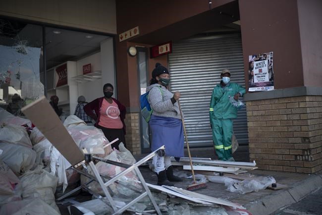 25,000 troops deployed to quell South Africa riots, 117 dead | iNFOnews.ca