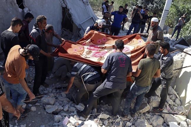 Syrian government forces hit last rebel enclave, killing 9 | iNFOnews.ca CP99059625