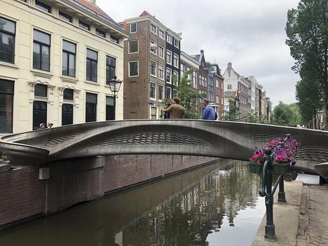 Dutch queen and robot open 3D-printed bridge in Amsterdam | iNFOnews.ca