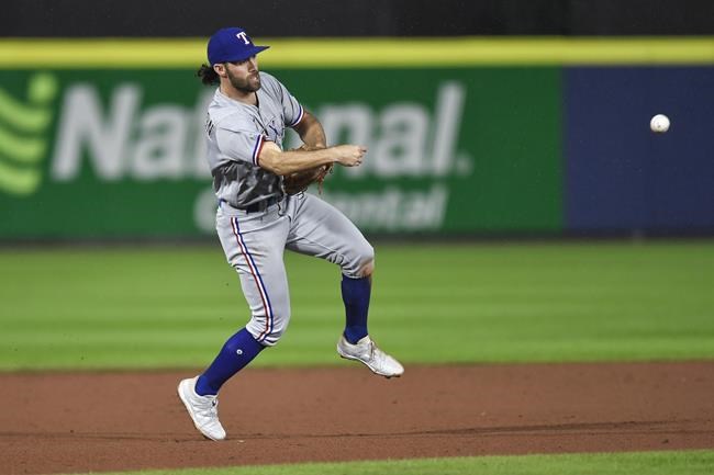 Guerrero hits 2 HRs to reach 30, Blue Jays rout Rangers 10-2 | iNFOnews.ca