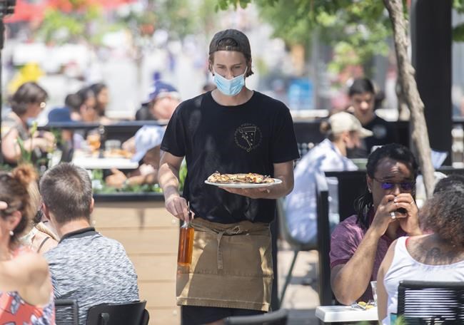 COVID-19: Quebec bar owners don't understand why last call is still midnight | iNFOnews.ca CP1822126303