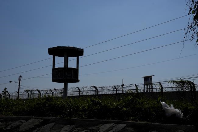 Ecuador president decrees emergency in prisons after clashes | iNFOnews.ca Ecuador president decrees emergency in prisons after clashes | iNFOnews.ca