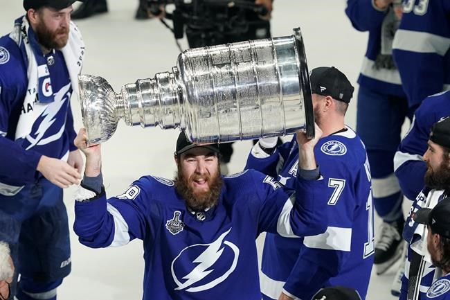 Montreal Canadiens add defenceman David Savard, forward Mike Hoffman in free agency | iNFOnews.ca