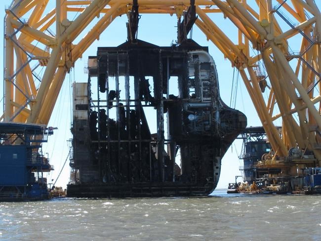 Salvage crews start last cut of Georgia shipwreck demolition | iNFOnews.ca