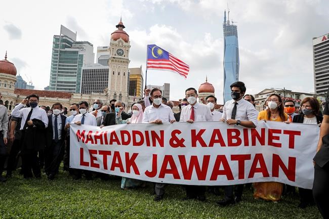 Malaysian PM refuses to resign, delays vote by a month | iNFOnews.ca