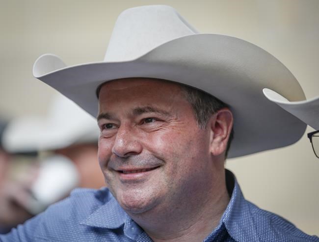 Premier backs Alberta's top doctor, defends Alberta's response as COVID-19 cases rise | iNFOnews.ca