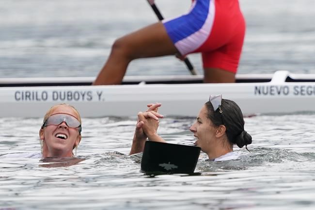 Canadian duo wins bronze medal in women's C-2 500 canoe sprint | iNFOnews.ca
