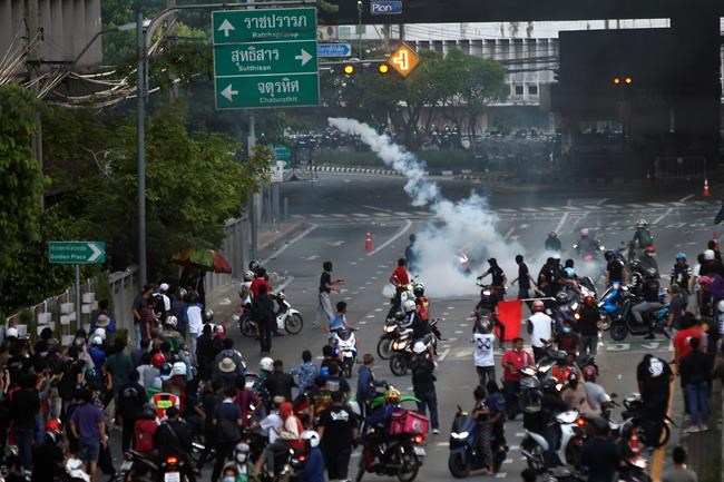 Thai police fire tear gas at protest over COVID response | iNFOnews.ca