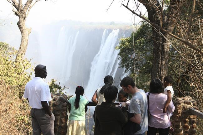 Zimbabwe floods Victoria Falls with vaccines to help tourism | iNFOnews.ca Zimbabwe floods Victoria Falls with vaccines to help tourism | iNFOnews.ca