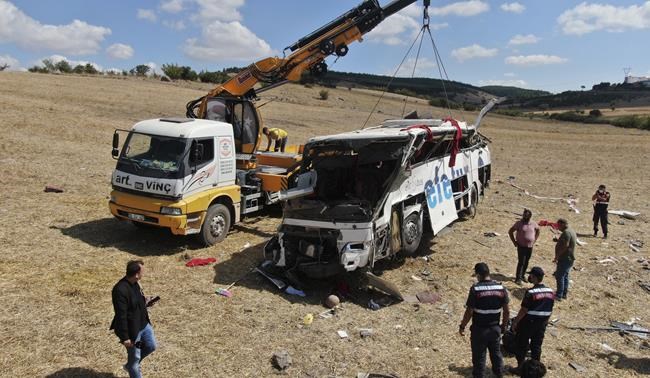 Passenger bus overturns in western Turkey, killing 15 people | iNFOnews.ca CP456843462