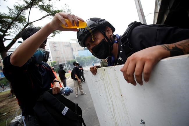 Thai police fire rubber bullets, tear gas at protesters | iNFOnews.ca