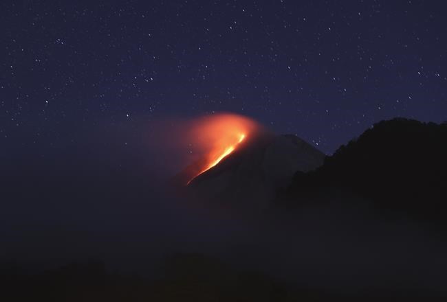 Lava streams from Indonesia's Mount Merapi in new eruption | iNFOnews.ca CP1887450899