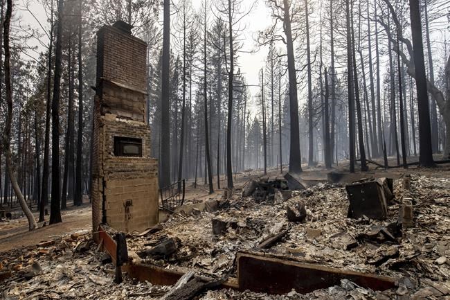 Fueled by winds, largest wildfire moves near California city | iNFOnews.ca CP497128115