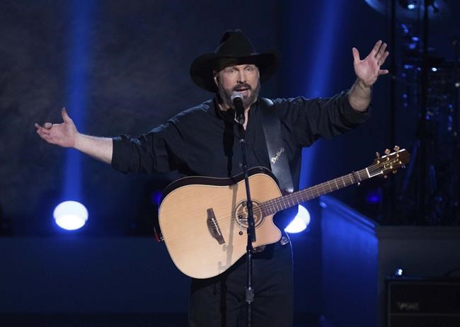 Garth Brooks cancels tour dates due to COVID surge | iNFOnews.ca