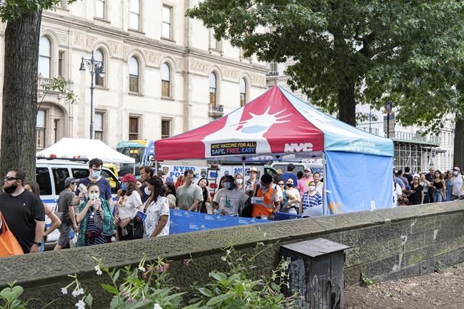 Henri cuts short Manilow set at NYC virus recovery concert | iNFOnews.ca Henri cuts short Manilow set at NYC virus recovery concert | iNFOnews.ca