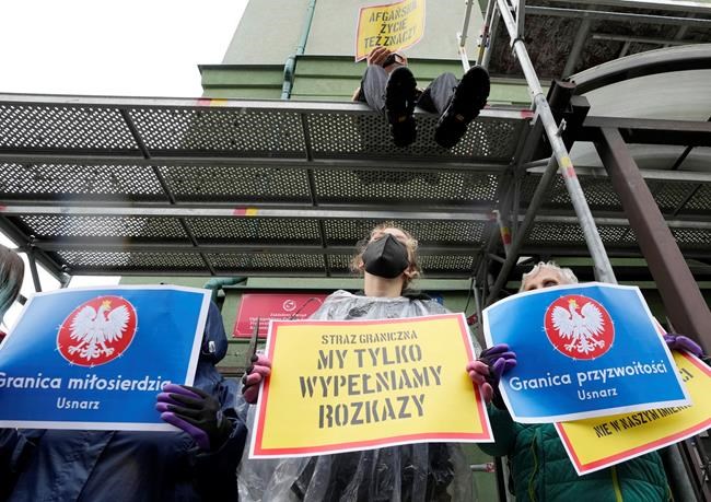 Poland plans fence on Belarus border, offers aid to migrants | iNFOnews.ca