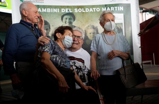 US WWII veteran reunites with Italians he saved as children | iNFOnews.ca