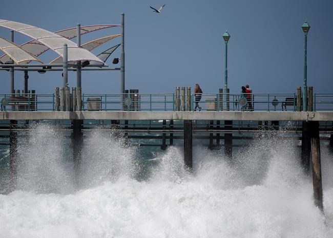 Shooter killed after wounding 2 at popular California pier | iNFOnews.ca Shooter killed after wounding 2 at popular California pier | iNFOnews.ca