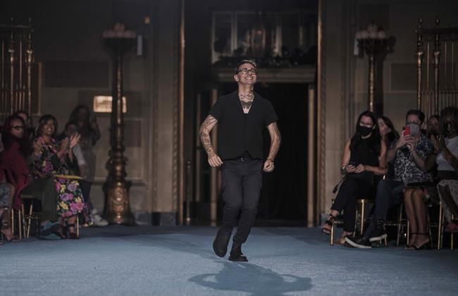 Christian Siriano kicks off New York Fashion Week in color | iNFOnews.ca Christian Siriano kicks off New York Fashion Week in color | iNFOnews.ca