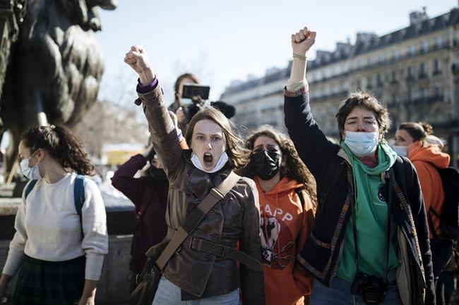 France to offer free birth control to all women up to 25 | iNFOnews.ca