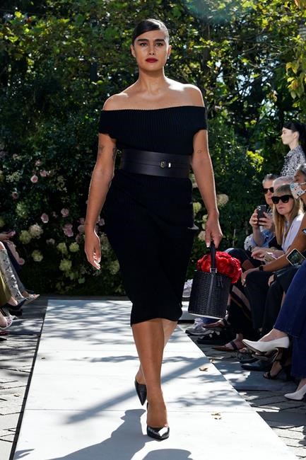 Michael Kors returns to NY Fashion Week with urban romance | iNFOnews.ca