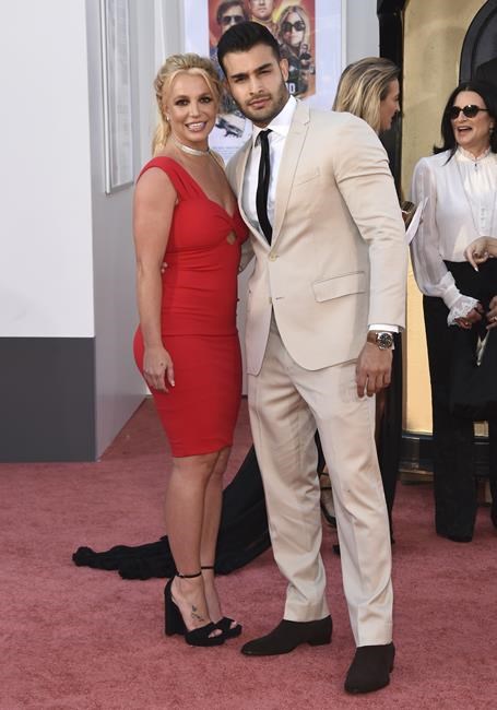 Britney Spears gets engaged with 'lioness' engraved ring | iNFOnews.ca