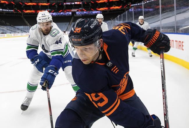 Vancouver Canucks sign forward Alex Chiasson to professional tryout contract | iNFOnews.ca