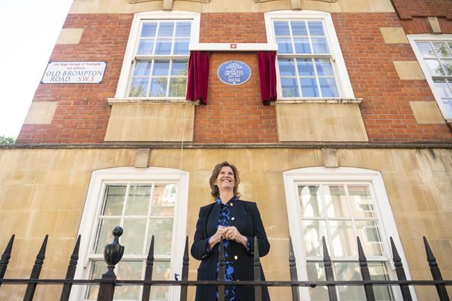 London honors Princess Diana with blue plaque at former home | iNFOnews.ca