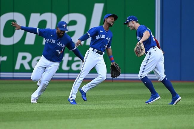 Blue Jays rout Orioles 10-1 to keep post-season dreams alive | iNFOnews.ca