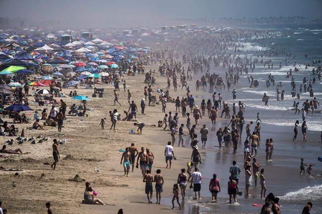 Oil spill laps at "heartbeat" of California beach community | iNFOnews.ca