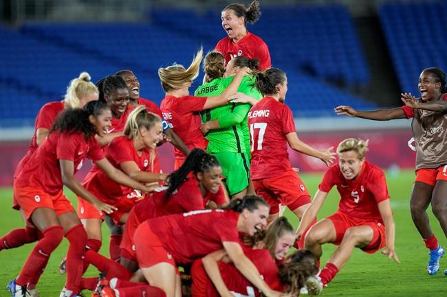 NHLers reflect on banner summer for Canadian women: 'It's fantastic what they did' | iNFOnews.ca