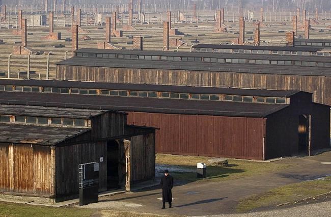 Graffiti in English and German found on Auschwitz barracks | iNFOnews.ca