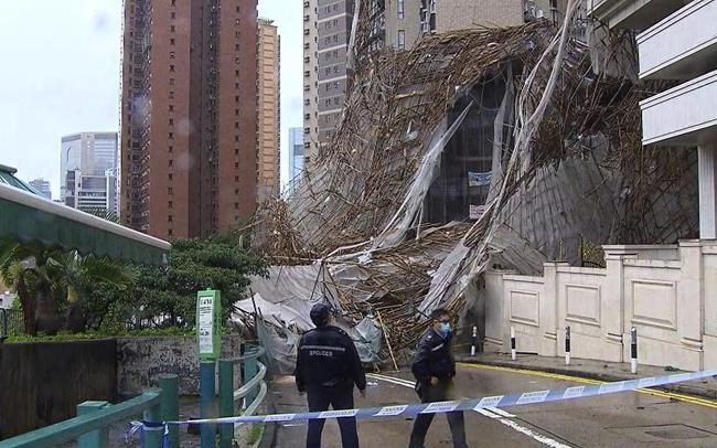 1 dead, others trapped after Hong Kong scaffolding collapses | iNFOnews.ca