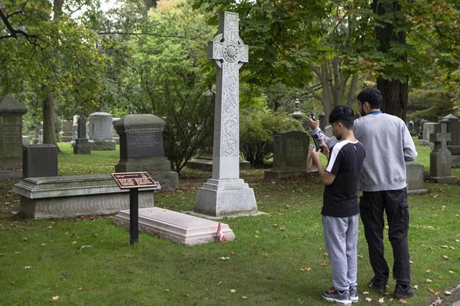 Federal officials rethink wording of markers at gravesites of past prime ministers | iNFOnews.ca Federal officials rethink wording of markers at gravesites of past prime ministers | iNFOnews.ca