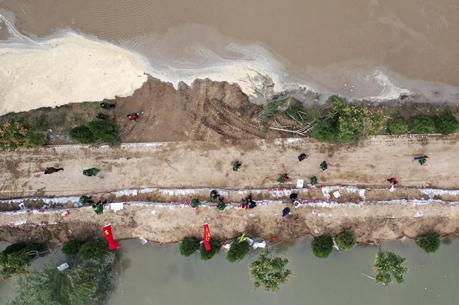 Bus plunge, floods leave 29 dead in northern China | iNFOnews.ca