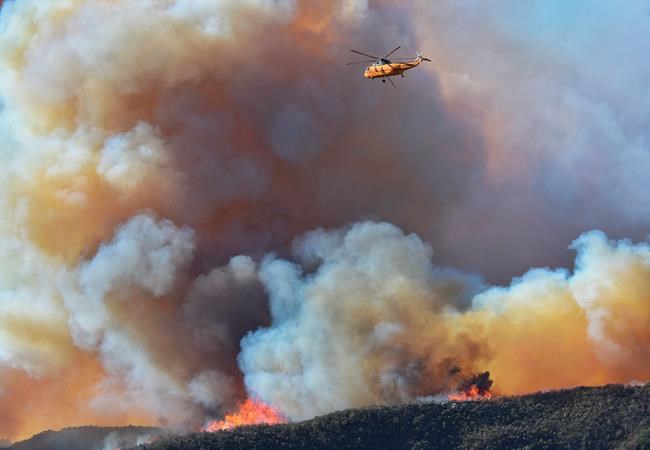 Wildfire rages in Southern California coastal mountains | iNFOnews.ca Wildfire rages in Southern California coastal mountains | iNFOnews.ca