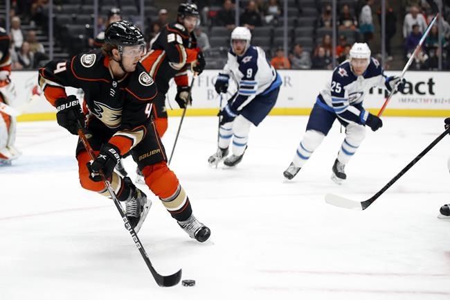 McTavish, 18, scores in NHL debut as Ducks beat Jets 4-1 | iNFOnews.ca