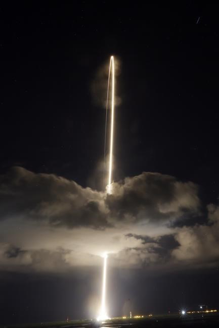 NASA's asteroid hunter Lucy soars into sky with diamonds | iNFOnews.ca
