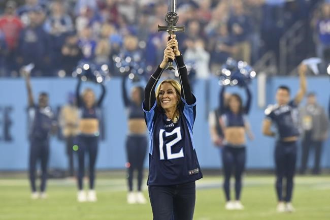 Titans stop Allen on 4th down, hang on to beat Bills 34-31 | iNFOnews.ca