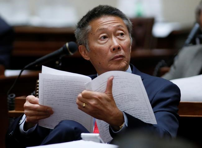 Ex-GOP senator leaving party, challenging Oklahoma governor | iNFOnews.ca CP547159102