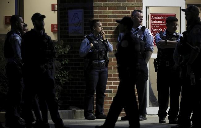 Accidental shot from Chicago officer wounds 2 other police | iNFOnews.ca