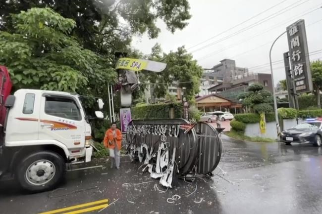 Taiwan shaken by 6.5-magnitude quake, woman hurt by rockfall | iNFOnews.ca