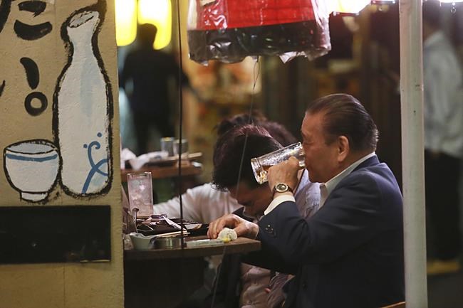 Tokyo eateries return to normal hours as virus cases drop | iNFOnews.ca