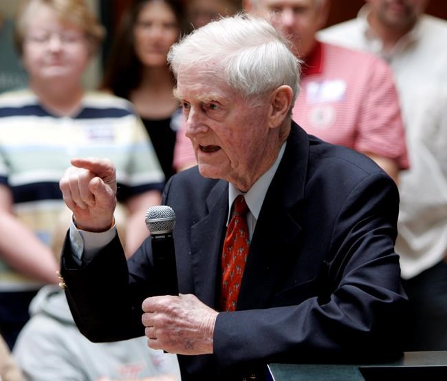 Linwood Holton Jr, 1st GOP Va governor of 20th century, dies | iNFOnews.ca
