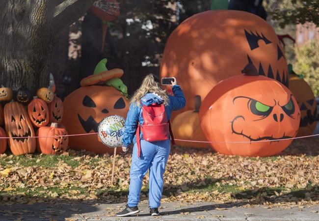 Decorations get super-sized for second pandemic-era Halloween | iNFOnews.ca Decorations get super-sized for second pandemic-era Halloween | iNFOnews.ca