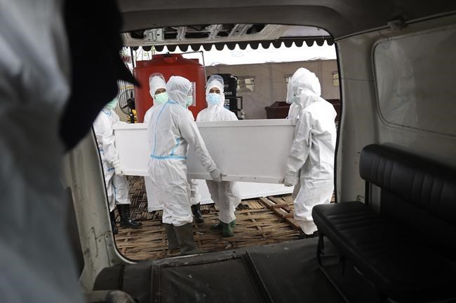 COVID-19's global death toll tops 5 million in under 2 years | iNFOnews.ca CP33957743