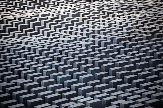 Berlin police chief sorry for Holocaust memorial push-ups | iNFOnews.ca CP234090904