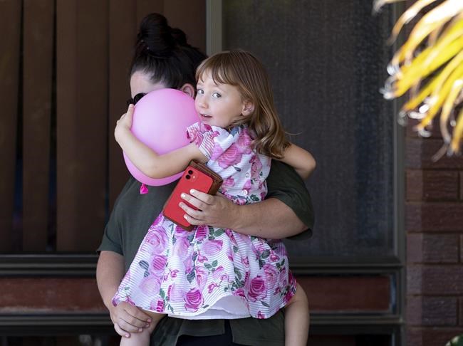 Stranger charged with abducting 4-year-old Australian girl | iNFOnews.ca