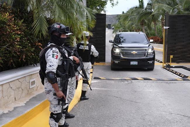 2 dead in dramatic shootout near upscale Mexican resorts | iNFOnews.ca